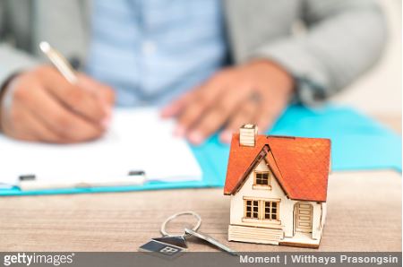 Signature d'un compromis de vente ou d'une promesse de vente avant la vente d'une maison